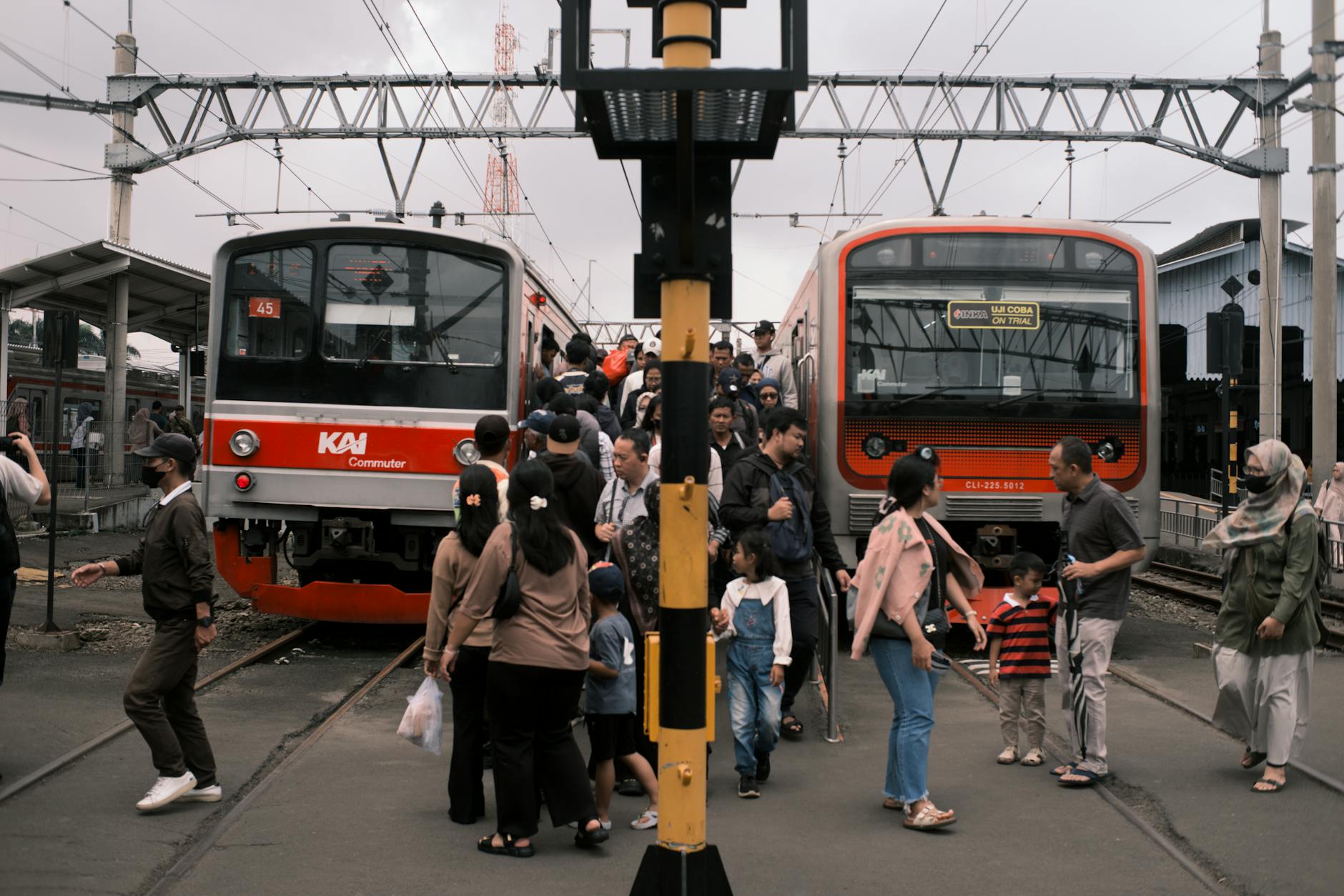Gambar info terkini Indonesia menampilkan berita aktual dan update terbaru tentang peristiwa politik, ekonomi, dan sosial budaya di Indonesia
