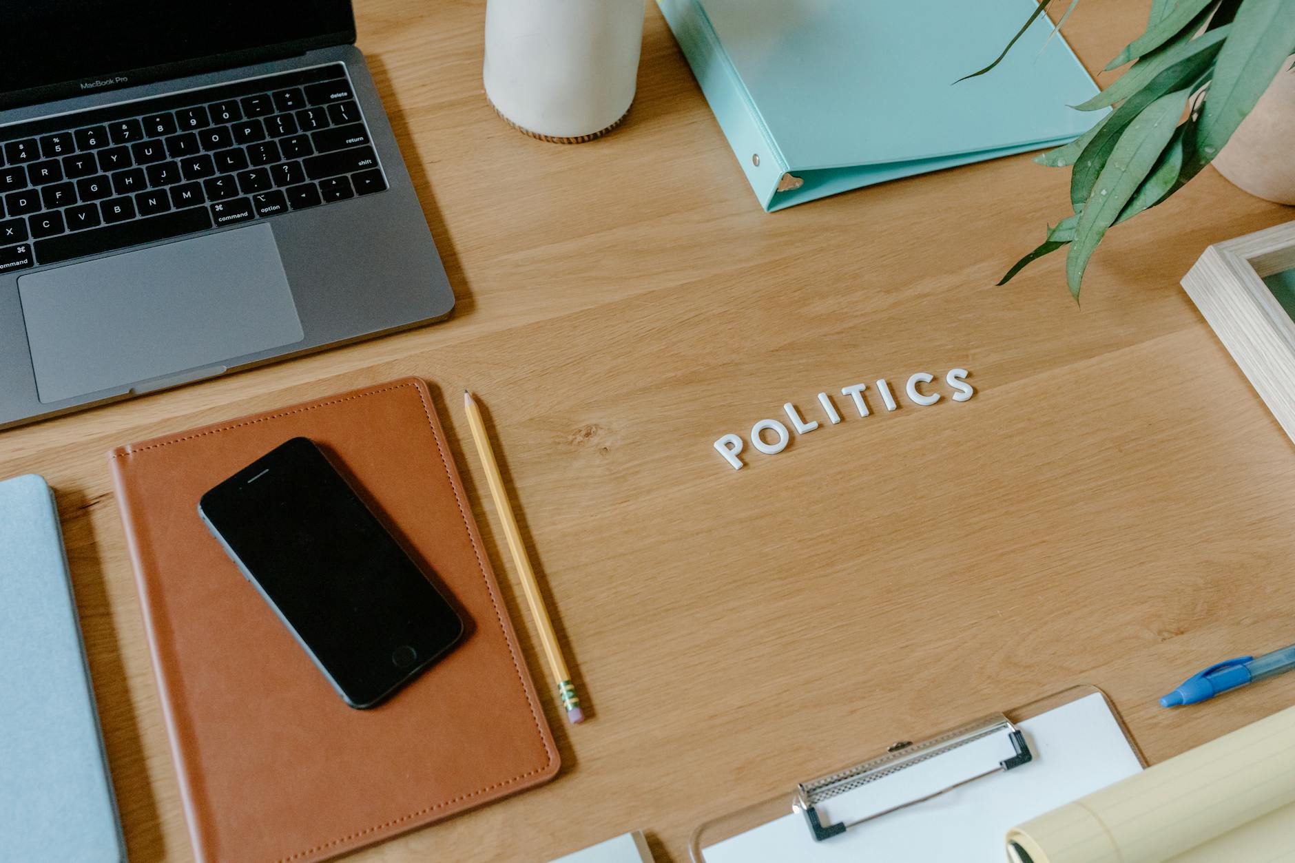 analisis politik terbaru