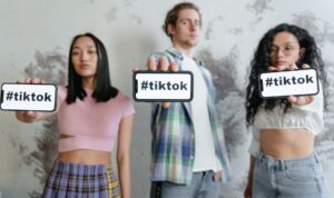 influencer-terkenal-ini-menghebohkan-dunia-dengan-7481976